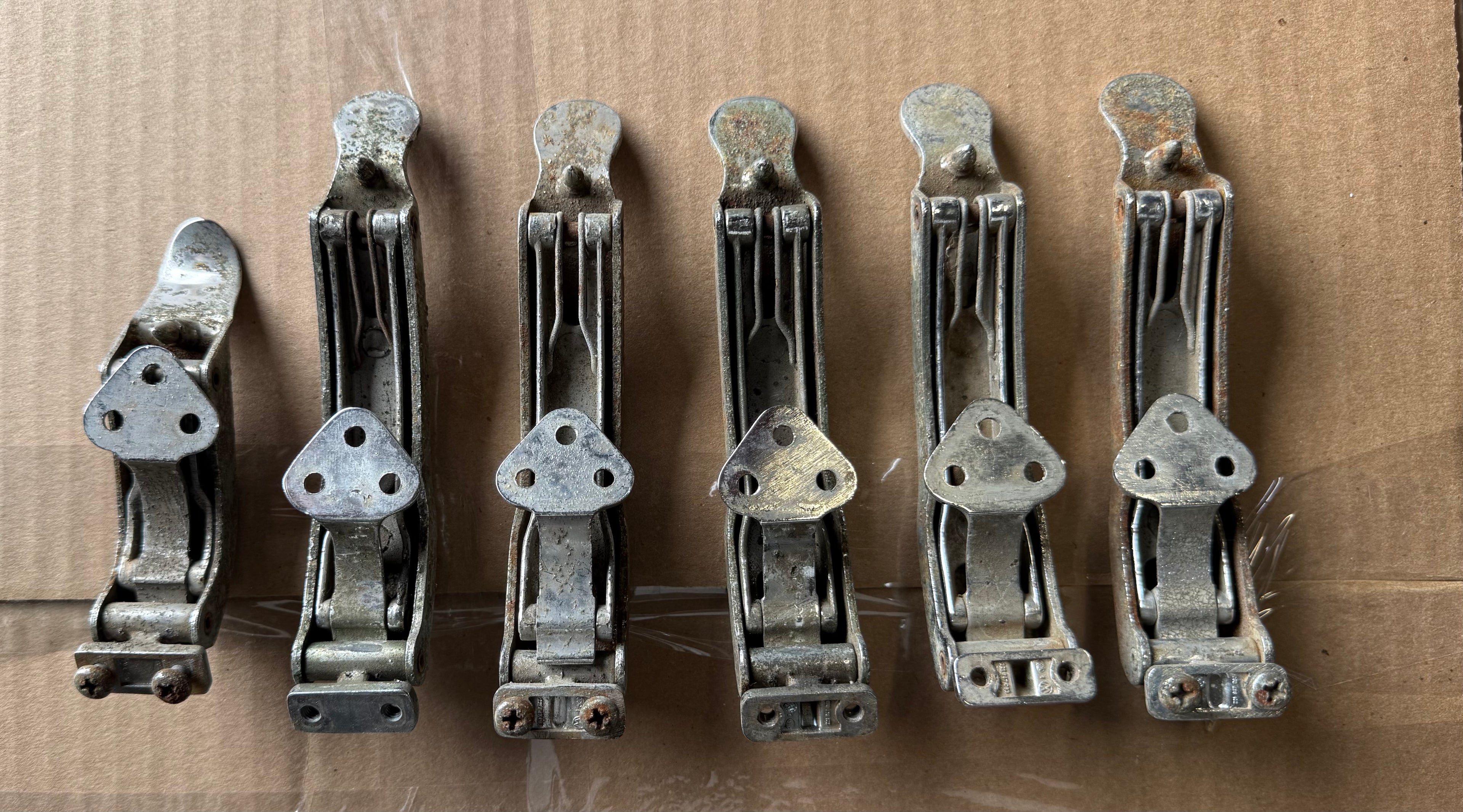 Bus Early Pop Out Latch Set
