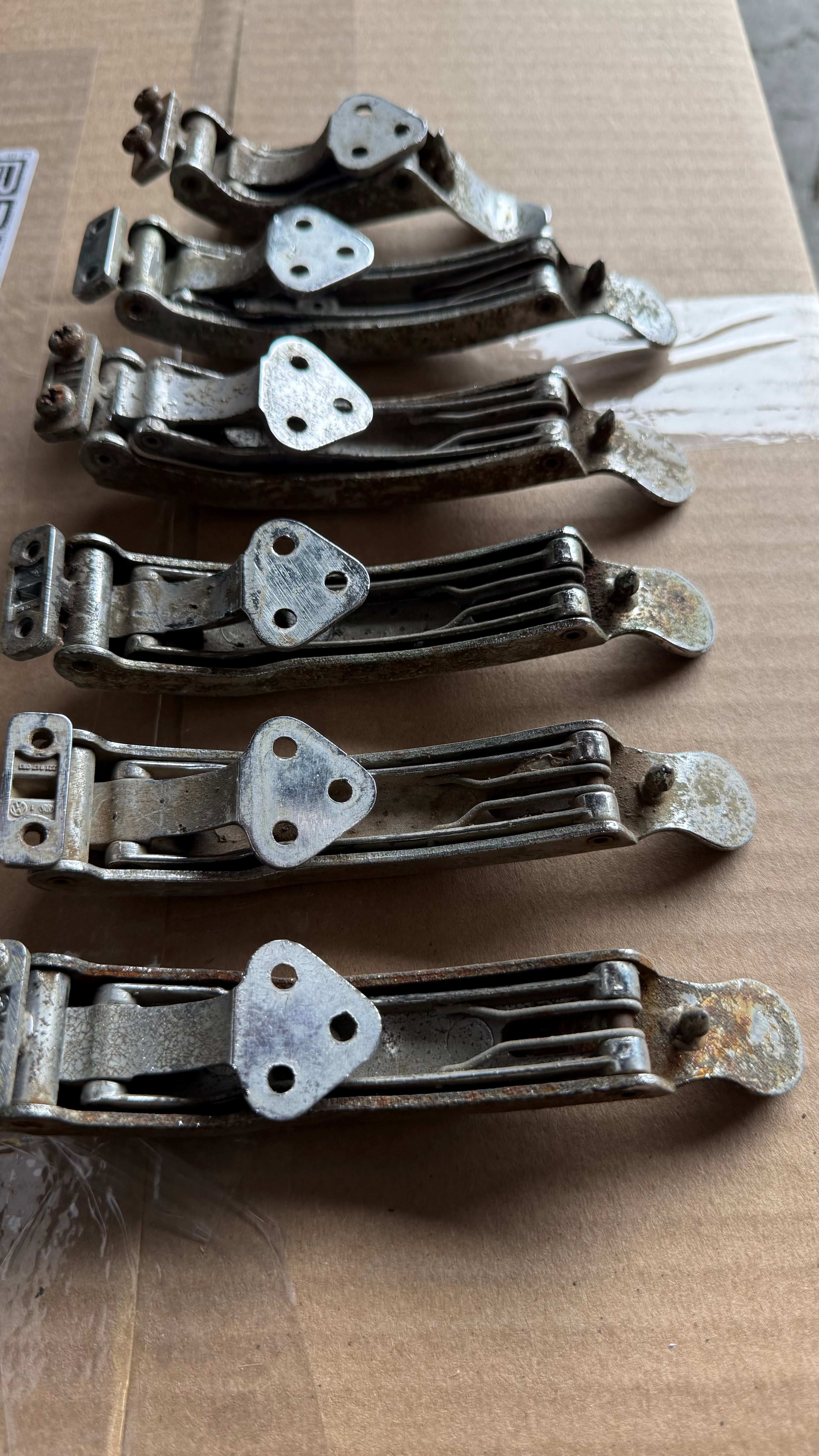 Bus Early Pop Out Latch Set